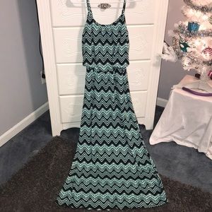 Maxi dress sea foam green and black